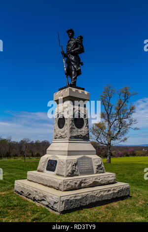 Sharpsburg, MD, Stati Uniti d'America - 10 Aprile 2016: un monumento di 124Pennsylvania Fanteria di volontariato include una statua del colonnello Joseph W. Hawley su un Foto Stock