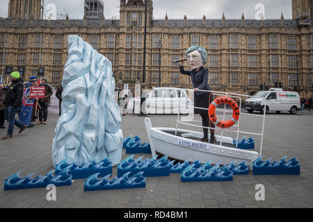 Londra, Regno Unito. Il 15 gennaio 2019. Pro-Brexit e rimangono i gruppi di protesta al di fuori di Westminster agli edifici del Parlamento sul giorno del "voto significativa' sul Primo Ministro Theresa Maggio Brexit del ritiro della trattativa. Credito: Guy Corbishley/Alamy Live News Foto Stock