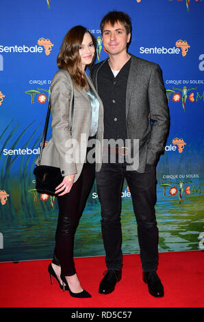 Hannah Tointon and Joe Thomas frequentando la premiere del Cirque du Soleil Totem, a sostegno della carità Sentebale, tenutosi presso la Royal Albert Hall di Londra. Foto Stock