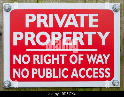 La proprietà privata segno - testo bianco su sfondo rosso Foto Stock