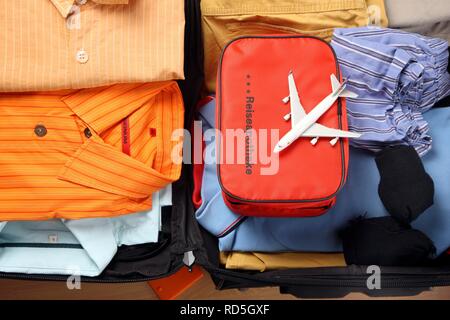 Holiday bagagli, kit di primo soccorso Foto Stock