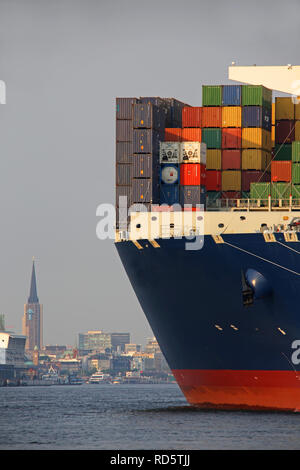 Contenitore sulla nave burchardkai terminal in Amburgo Foto Stock