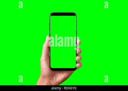 Moderno il telefono in mano isolato. Il chroma key per il video di presentazione mockup. Foto Stock