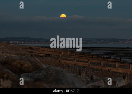 Il sangue super luna da Worthing, West Sussex nel novembre 2016 Foto Stock