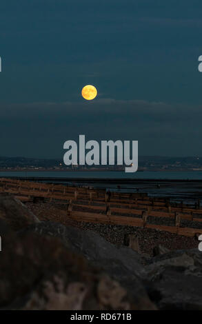 Il sangue super luna da Worthing, West Sussex nel novembre 2016 Foto Stock