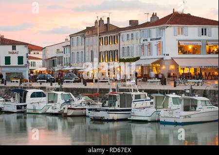 La flotte, Porto di sera, Ile de Re isola, Departement Charentes Maritime, Francia, Europa Foto Stock