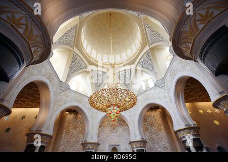 Interno della Moschea Sheikh Zayed, Abu Dhabi, Emirati Arabi Uniti, Medio Oriente Foto Stock