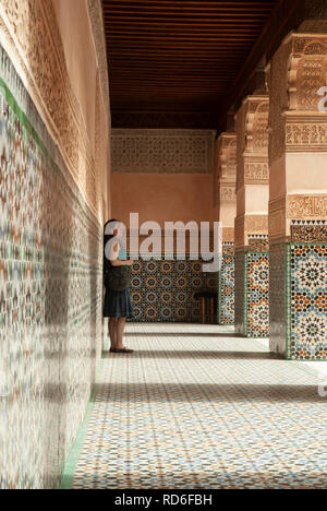 Gen vista di Ben Youssef Madrasa Scuola Islamica, Marrakech, Marocco Foto Stock