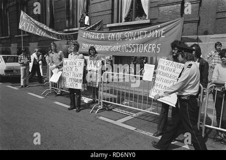 Amerikaanse Minister van Buitenlandse Zaken , il dr. Henry Kissinger brengt bezoek , Bestanddeelnr 928-7262. Foto Stock