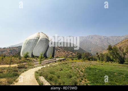 Bahai casa di culto del tempio e montagne delle Ande - Santiago del Cile Foto Stock