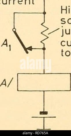 . Apparecchio elettronico per la ricerca biologica. Apparato elettronico ed elettrodomestici; Biologia -- Ricerca. I relè e i relativi meccanismi necessari quando, per esempio, due relè sono azionati in paralled mediante L, ma solo uno è richiesto di tenere. Il circuito inversa è mostrato in figura 34.19c. Qui il relè viene rilasciato se L è aperto e rimane rilasciato anche se l si richiude. Il circuito può essere re-impostata dal contatto illustrato tratteggiato. Il comando esterno di azionare e rilasciare i GAL in una sezione precedente è stato illustrato che l'azionare e rilasciare i GAL di un relè dipendono in grande misura sull'esterno Foto Stock