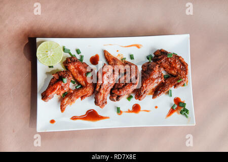 Piccante di pollo arrosto Chipotle Ali vista superiore Foto Stock