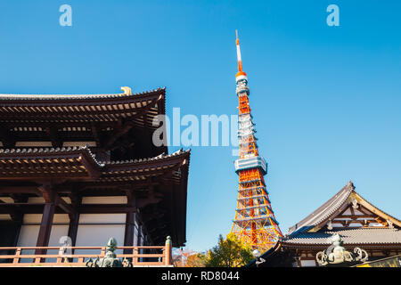 Il Tempio Zojoji e torre di Tokyo a Tokyo in Giappone Foto Stock