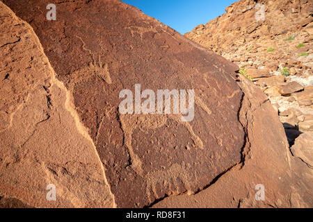 Zebra e Kudu Incisioni Rupestri a Twyfelfontein antiche incisioni rupestri del sito - Damaraland - Regione di Kunene, Namibia, Africa Foto Stock