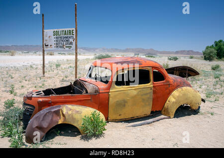 Auto abbandonate in Solitaire, Regione di Khomas, Namibia, Africa Foto Stock