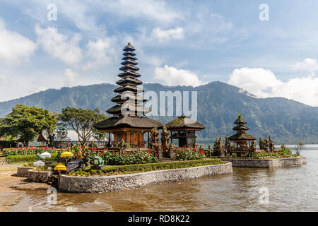 Balinese tempio indù Pura Ulun Danu Beratan, Tabanan, Bali, Indonesia Foto Stock