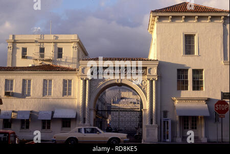 Cancello anteriore di Paramount Studios di Hollywood circa settanta Foto Stock