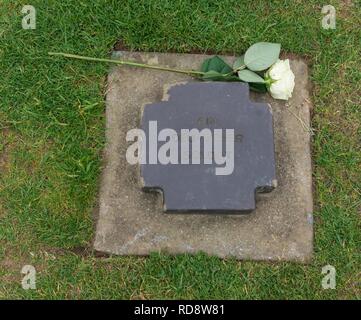 Anonimo tedesco La tomba cimitero Cambe Calvados. Foto Stock