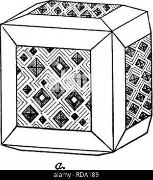 . Pietre preziose, un popolare conto dei loro caratteri, il verificarsi e applicazioni, con un'introduzione alla loro determinazione, per mineralogists, lapidaries, gioiellerie, ecc. Con una appendice su perle e corallo. Pietre preziose, perle, coralli. 120 SISTEMATICA DESCRIZIONE DELLE PIETRE PREZIOSE secondo i metodi della cristallografia, molto difficile e per questo motivo molte questioni riguardanti la cristallizzazione del diamante sono ancora aperte alla discussione. In ciò che segue, generali più importanti relazioni cristallografiche saranno trattate con.. Si prega di notare che queste immagini sono estratte dal Foto Stock