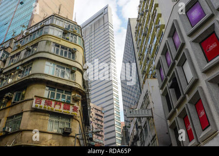 Grattacieli di Hong Kong, stupire con una varietà di edifici e stili. Il 31 dicembre 2018. Foto Stock