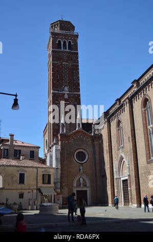 Parrocchia Santa Maria Maria Gloriosa del Frari a Venezia. Viaggi, vacanze, architettura. Marzo 27, 2015. Venezia, regione Veneto, Italia. Foto Stock