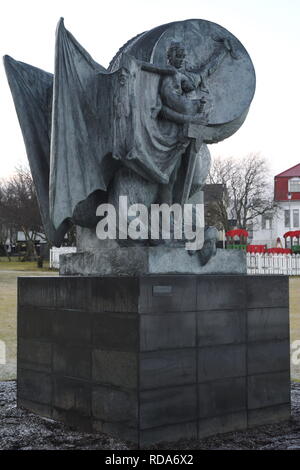 L'incantesimo rotto (1916) o Ur Alogum scultura in Reykjavík, Islanda da Einar Jónsson. Einar Jónsson (11 maggio 1874 - 18 ottobre 1954) era un islandese Foto Stock