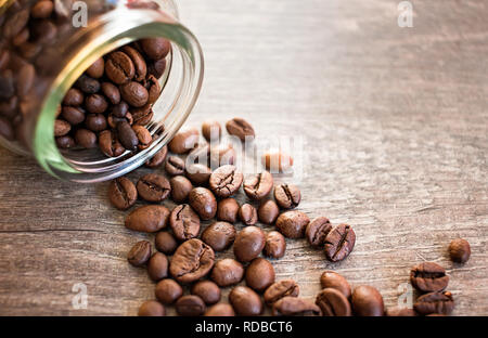 Bastoncini di cannella, anice stellato, chiodo di garofano e chicchi di caffè Foto Stock