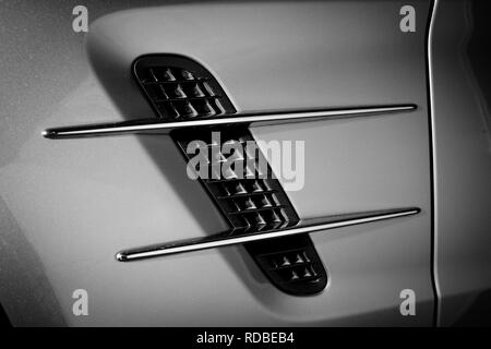 Radiatore laterale di una Mercedes Benz Foto Stock