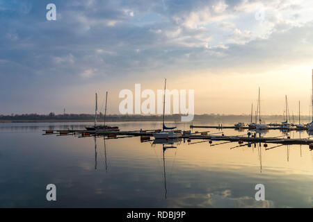 Porto di Rostock - Imbarcazioni al fiume Warnow Foto Stock