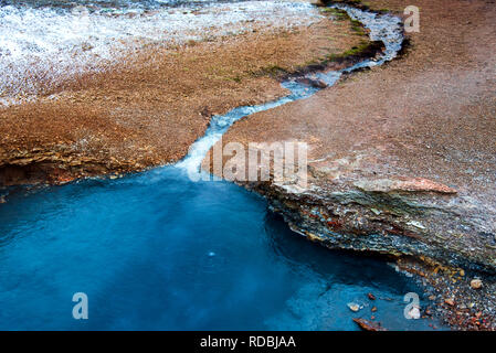 Termico acqua calda molle vicine Reykjadalur in Islanda Foto Stock