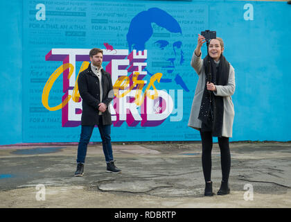 Glasgow, Regno Unito - 14 gennaio 2019. Il Ministro per l'Europa, migrazione e sviluppo internazionale Ben Macpherson svela un nuovo murale creato da Scottish Foto Stock