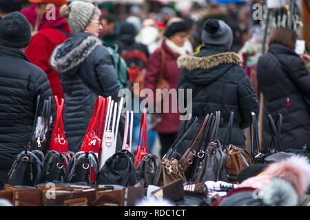 Vienna Naschmarkt Linke Wienzeile mercato delle pulci Mercato antiquario. Austria. Foto Stock