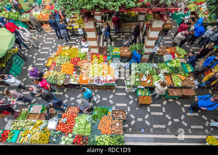 Mercado dos Lavradores, Madera indoor e frutta vegatable mercato. Foto Stock