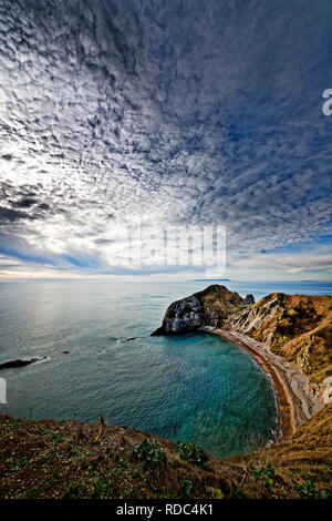 Durdle porta è un calcare naturale arco su Jurassic Coast nelle vicinanze Lulworth in Dorset, Inghilterra. Foto Stock