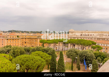 Roma, Italia - 23 Giugno 2018: Cityscape di Roma visti da in Castel Sant'Angelo, mausoleo di Adriano Foto Stock