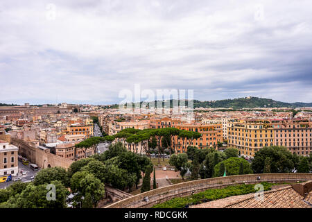 Roma, Italia - 23 Giugno 2018: Cityscape di Roma visti da Castel Sant'Angelo, mausoleo di Adriano Foto Stock