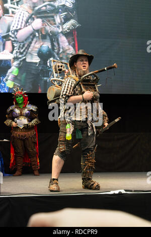 STUTTGART, Germania - 30 GIU 2018: Cosplay Contest - Raider, Fallout 4 - al Comic Con Germania Stoccarda Foto Stock