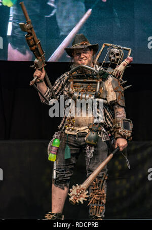 STUTTGART, Germania - 30 GIU 2018: Cosplay Contest - Raider, Fallout 4 - al Comic Con Germania Stoccarda Foto Stock