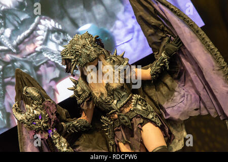 STUTTGART, Germania - 30 GIU 2018: Cosplay Contest - dragon (propria creazione) da Avaeracosplay - al Comic Con Germania Stoccarda Foto Stock