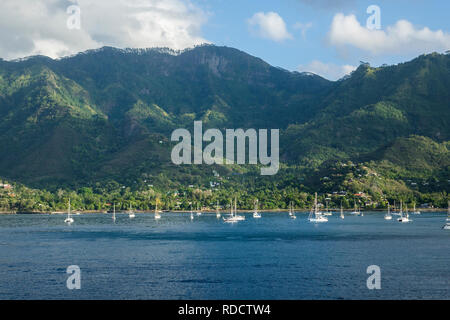 Polinesia francese Isole Marchesi, Nuku Hiva, Taioha"e bay Foto Stock