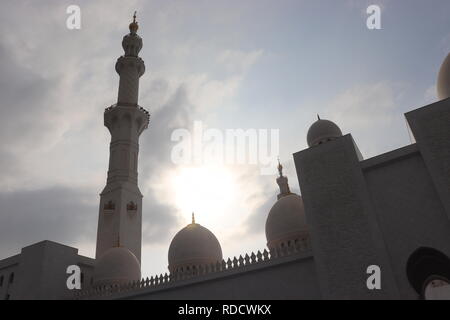 Sheikh Zayed Grand centro della Moschea di Abu Dhabi, Emirati arabi uniti Foto Stock