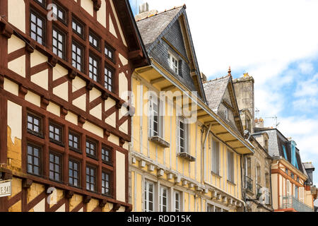 Quimper (Bretagna, a nord-ovest della Francia): immobiliare nel centro città, "luogo Terre au Duc" quadrato, con tipiche case a graticcio.Caption locale *** Foto Stock