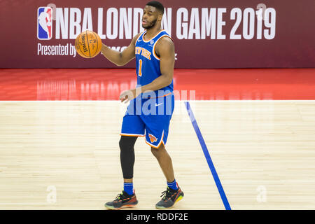 Londo , REGNO UNITO. Il 17 gennaio 2019. Emmanuel Mudiay, Knicks' Guardia, No.1, con la sfera durante un'NBA gioco di basket NBA, Londra 2019, tra Washington Wizards e New York Knicks all'Arena O2. Punteggio finale: procedure guidate 101 Knicks 100. Credito: Stephen Chung / Alamy Live News Foto Stock