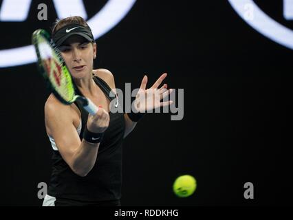 Melbouren, Australia. 18 gennaio, 2019. Belinda Bencic della Svizzera restituisce la sfera durante le Donne Singoli Terzo turno match contro Petra KVITOVA della Repubblica ceca presso l'Australian Open a Melbourne, Australia, Gennaio 18, 2019. Credito: Hu Jingchen/Xinhua/Alamy Live News Foto Stock