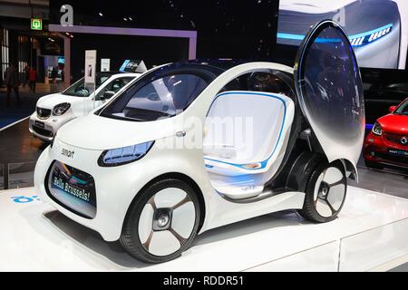 Bruxelles, Belgio. 18 gennaio, 2019. Una visione Smart EQ fortwo concept è visto alla 97th Bruxelles Motor Show di Expo di Bruxelles a Bruxelles, Belgio, Gennaio 18, 2019. La 97th Bruxelles Motor Show sarà aperta al pubblico dal 19 gennaio a gen. Credito: Zheng Huansong/Xinhua/Alamy Live News Foto Stock