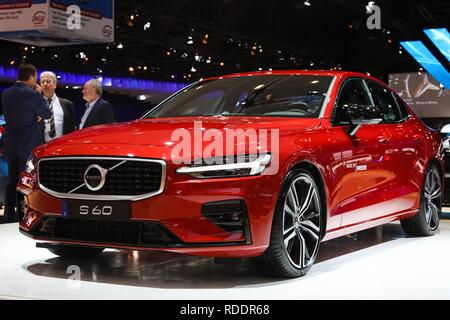 Bruxelles, Belgio. 18 gennaio, 2019. Una Volvo S60 auto è visto durante la sua premiere europeo al 97th Bruxelles Motor Show di Expo di Bruxelles a Bruxelles, Belgio, Gennaio 18, 2019. La 97th Bruxelles Motor Show sarà aperta al pubblico dal 19 gennaio a gen. Credito: Zheng Huansong/Xinhua/Alamy Live News Foto Stock