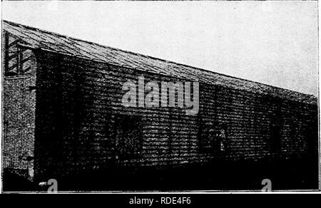 . Dreer la verdura sotto vetro : un po' handbook raccontando come fino al suolo durante i dodici mesi dell'anno. Verdure; Cold-frames. dreer la verdura sotto vetro. 33 Un Pennsylvania o New Jersey trucker, visitando la Nuova Inghilterra, è sorpreso per il numero e la dimensione dei vegeta- ble case di forzatura per essere visto a Arlington, Belmont e altri sobborghi di Boston, vicino a Providence, Rhode Island, e altrove. La più grande delle serre Rawson, a Ar- lington, raggiunge la grande dimensione di 50 da 400 piedi, con lastre di vetro 20 da 30 pollici in dimensioni. Molti stabilimenti nello stesso tendere Foto Stock
