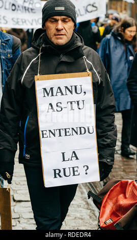 Strasburgo, Francia - Mar 22, 2018: Manu come-tu entendu la rue transalted come macron, avete sentito la strada Foto Stock