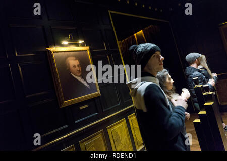 Arthur Guinness verticale (l'unico mai realizzato) sulla parete presso il Magazzino Guinness Brewery a Dublino, Irlanda, 15 gen 2019. Foto Stock