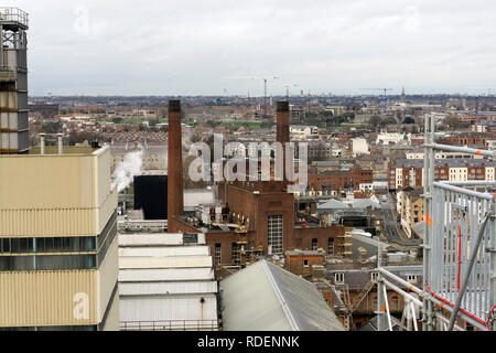 St James Gate Brewery vista dal bar Gravity presso il Magazzino Guinness Brewery a Dublino, Irlanda, 15 gen 2019. Foto Stock